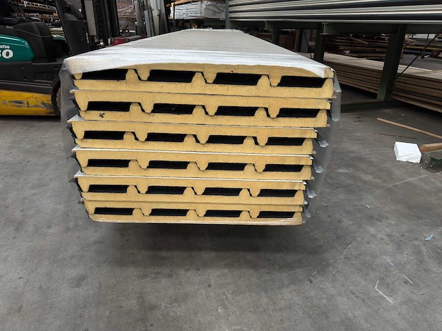 Sandwichpaneel stalen buitenplaten 5000mm (12x) - afbeelding 3 van  4