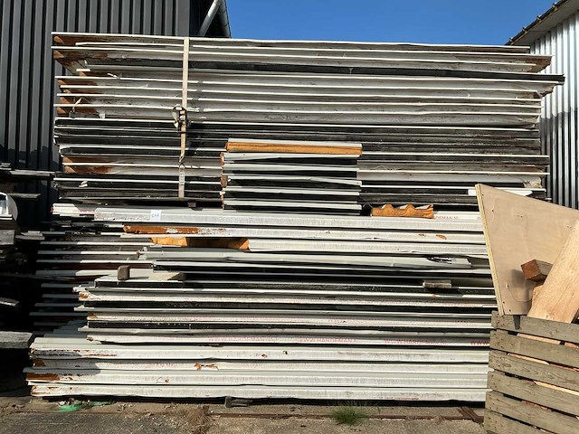 Sandwichpanelen 5 meter lang en 90 cm breed - afbeelding 1 van  6