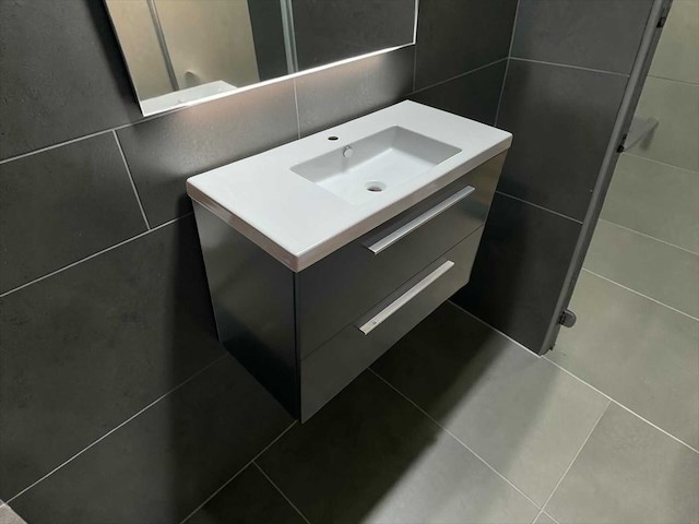 Sanijura design badmeubel met spiegelkast en verlichting - afbeelding 1 van  8