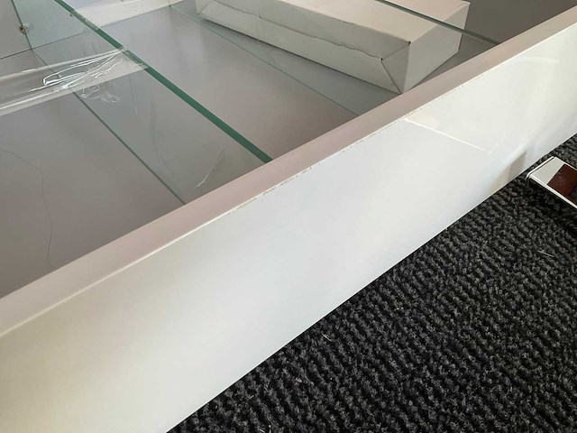 Sanijura spiegelkast met verlichting, lade en stopcontact 52x74 cm hoogglans wit - afbeelding 11 van  11