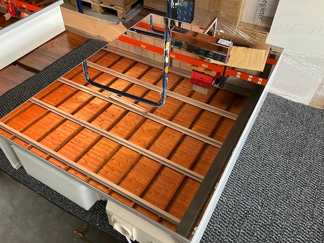 Sanijura spiegelkast met verlichting, lade en stopcontact 52x74 cm hoogglans wit - afbeelding 10 van  11