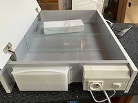 Sanijura spiegelkast met verlichting, lade en stopcontact 52x74 cm hoogglans wit - afbeelding 4 van  11