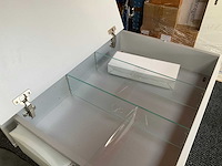 Sanijura spiegelkast met verlichting, lade en stopcontact 52x74 cm hoogglans wit - afbeelding 5 van  11