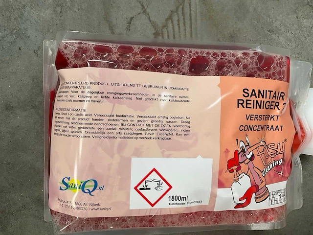 Saniq sanitair reiniger 2 navulzak á 1800ml versterkt concentraat (6x) - afbeelding 2 van  2