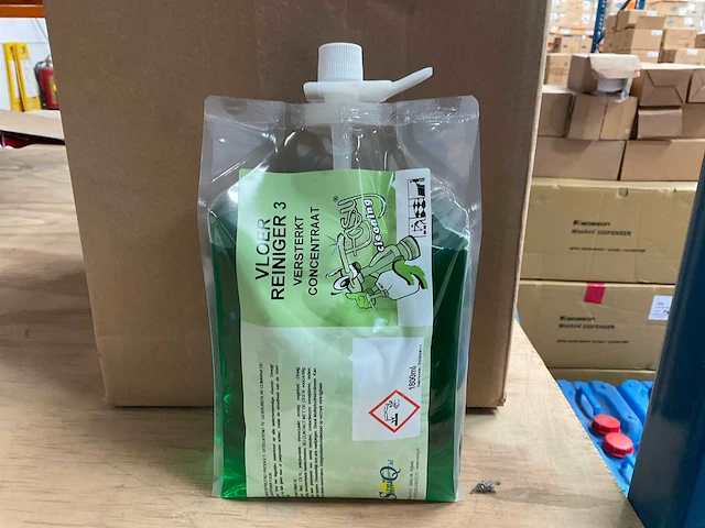 Saniq vloer reiniger 3 navulzak á 1800ml versterkt concentraat (7x) - afbeelding 1 van  2