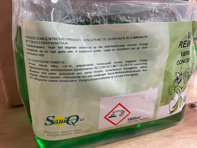 Saniq vloer reiniger 3 navulzak á 1800ml versterkt concentraat (7x) - afbeelding 2 van  2