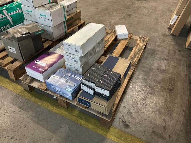 Sanitair accessoires (11x) - afbeelding 1 van  7