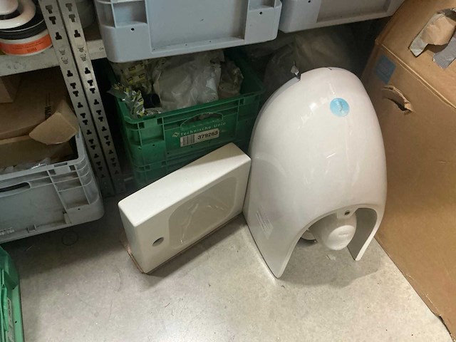 Sanitair benodigdheden, installatiematerialen - afbeelding 2 van  9