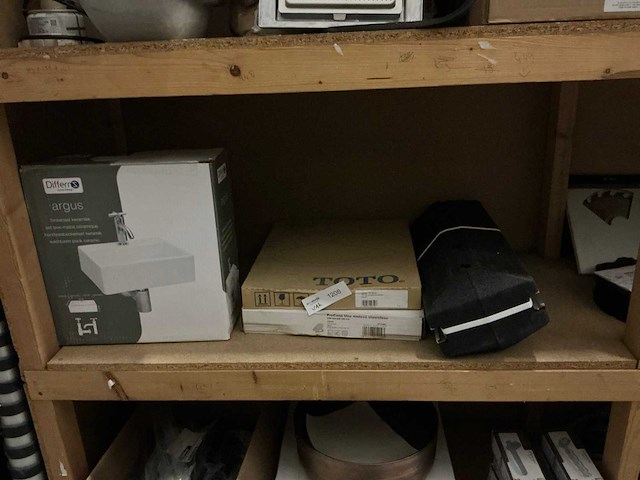 Sanitair divers (4x) - afbeelding 1 van  4