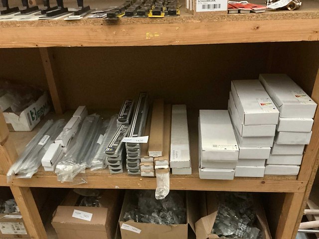 Sanitair divers - afbeelding 1 van  4