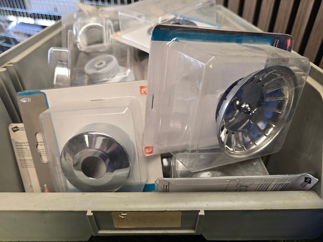 Sanitair en bevestigings materialen mix kavel, partij - afbeelding 4 van  7