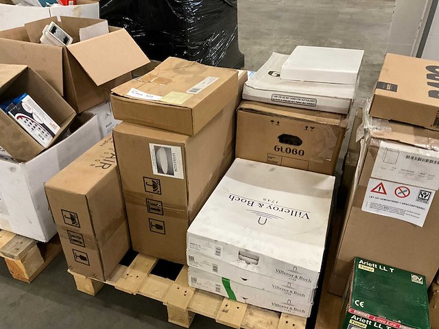 Sanitair en installatie materiaal (11x) - afbeelding 1 van  6