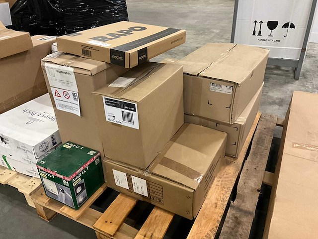 Sanitair en installatie materiaal (9x) - afbeelding 1 van  5