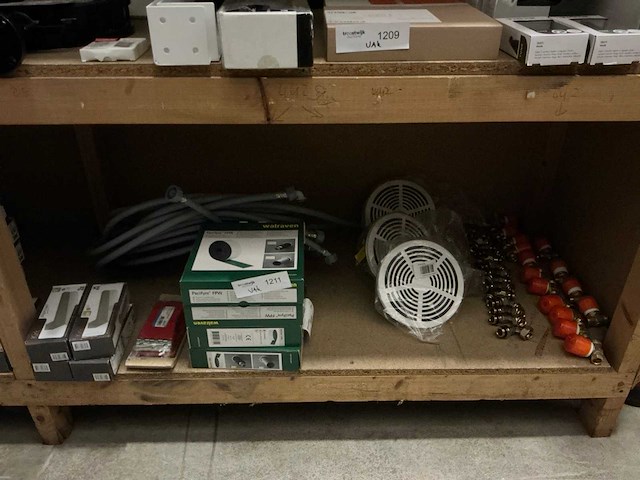 Sanitair en installatiemateriaal divers (15x) - afbeelding 1 van  5