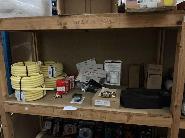 Sanitair en installatiemateriaal divers - afbeelding 1 van  7