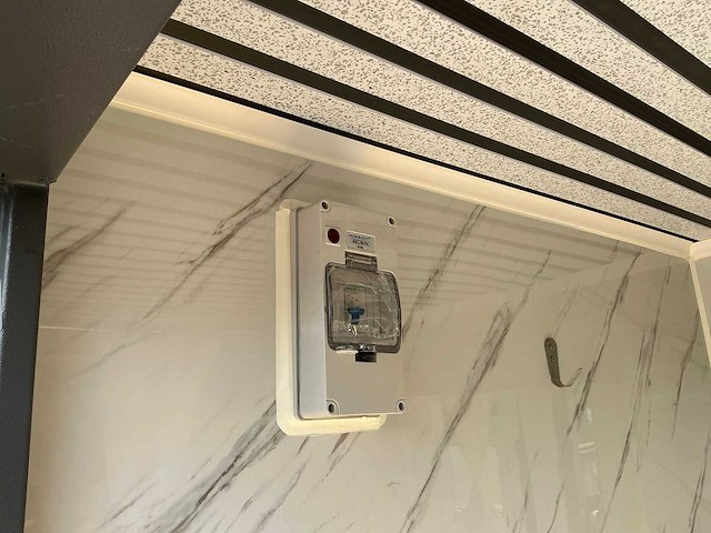 Sanitair unit met douche - afbeelding 13 van  14