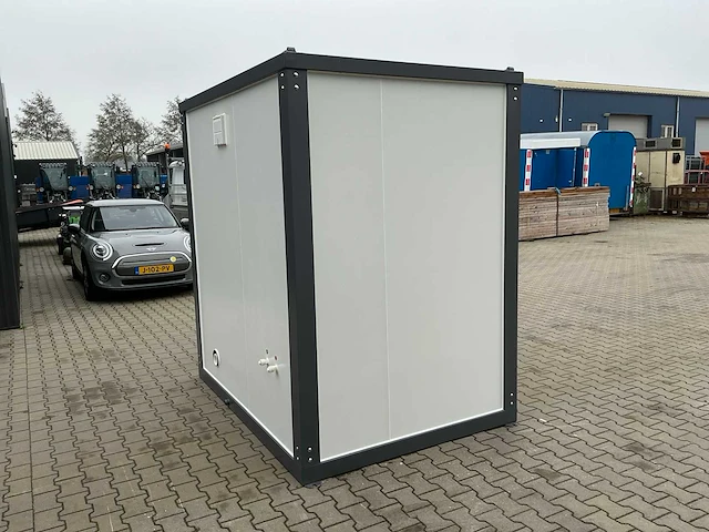 Sanitair unit met wc en douche - afbeelding 16 van  20