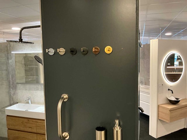 Sanitairaccessoire opstelling - afbeelding 5 van  13