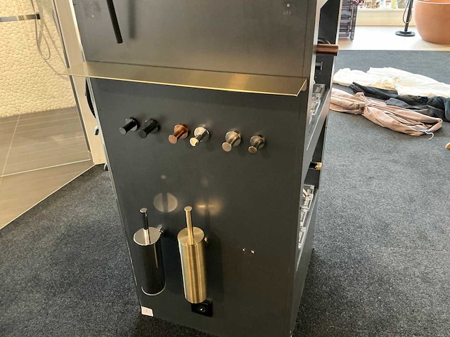 Sanitairaccessoire opstelling - afbeelding 2 van  15