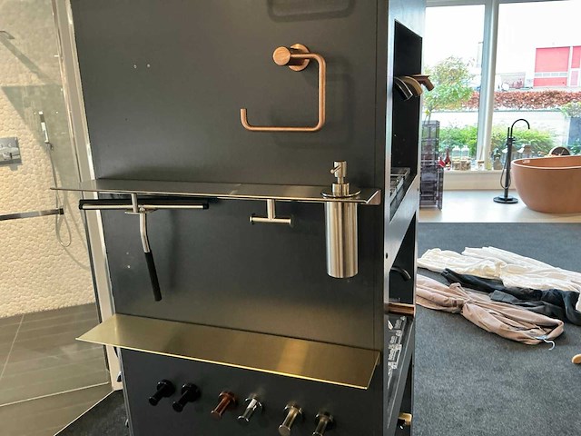 Sanitairaccessoire opstelling - afbeelding 3 van  15