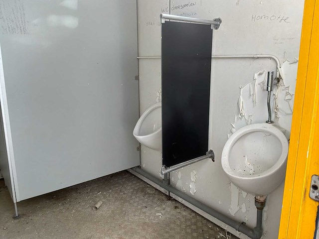 Sanitaire unit met toiletten, urinoirs en spoeltafels - afbeelding 4 van  7