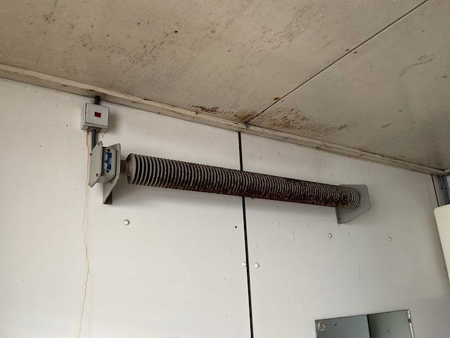 Sanitaire unit met toiletten, urinoirs en spoeltafels - afbeelding 5 van  8