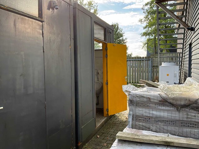 Sanitaire unit met toiletten, urinoirs en spoeltafels - afbeelding 2 van  7