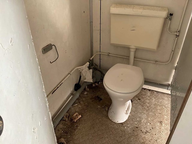 Sanitaire unit met toiletten, urinoirs en spoeltafels - afbeelding 6 van  7