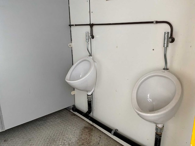 Sanitaire unit met toiletten, urinoirs en spoeltafels - afbeelding 3 van  8