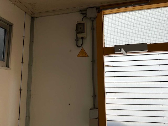 Sanitaire unit met toiletten, urinoirs en spoeltafels - afbeelding 8 van  8