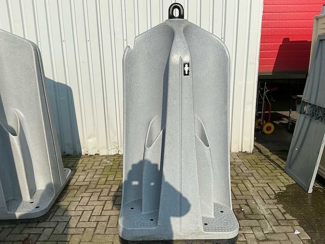 Sanitaire units: 5x plaskruis, 2x dixies en toilettank (8x) - afbeelding 3 van  18