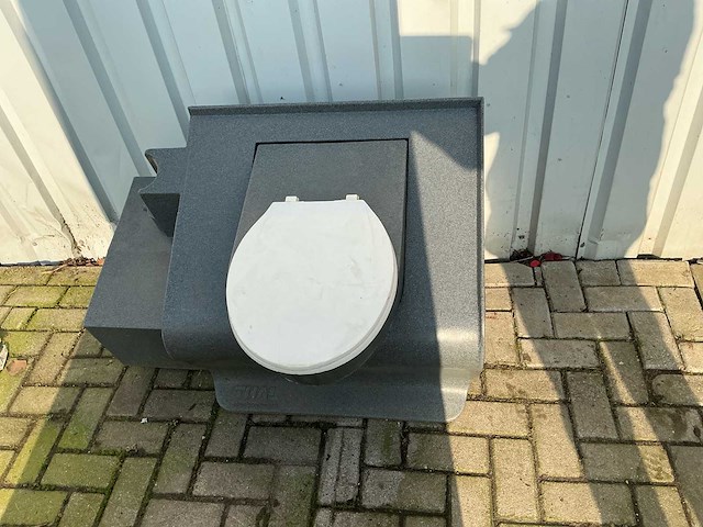 Sanitaire units: 5x plaskruis, 2x dixies en toilettank (8x) - afbeelding 7 van  18