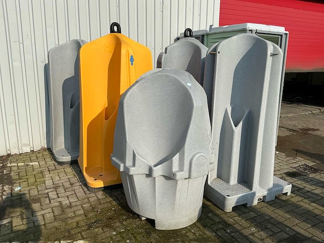 Sanitaire units: 5x plaskruis, 2x dixies en toilettank (8x) - afbeelding 1 van  18