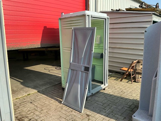 Sanitaire units: 5x plaskruis, 2x dixies en toilettank (8x) - afbeelding 12 van  18