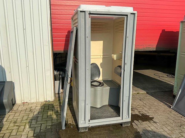Sanitaire units: 5x plaskruis, 2x dixies en toilettank (8x) - afbeelding 13 van  18