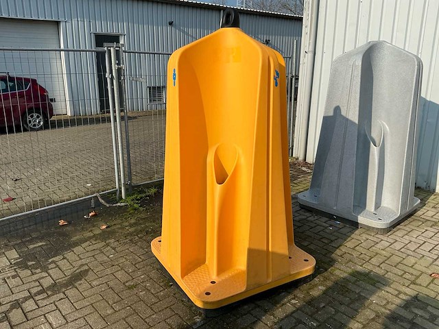 Sanitaire units: 5x plaskruis, 2x dixies en toilettank (8x) - afbeelding 16 van  18