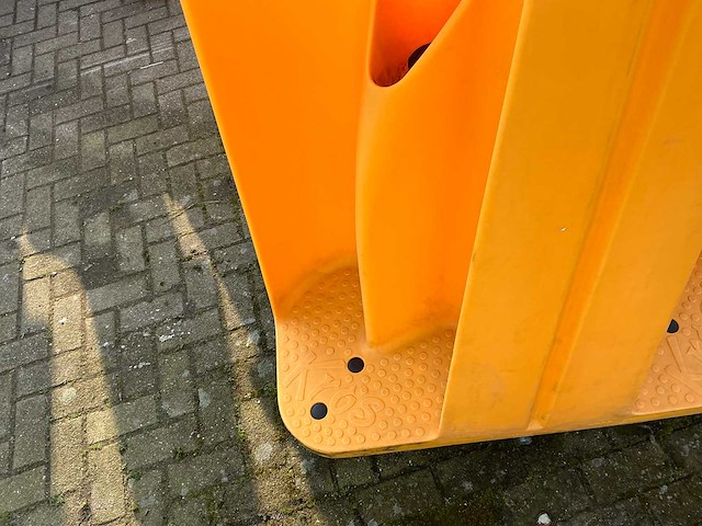 Sanitaire units: 5x plaskruis, 2x dixies en toilettank (8x) - afbeelding 18 van  18