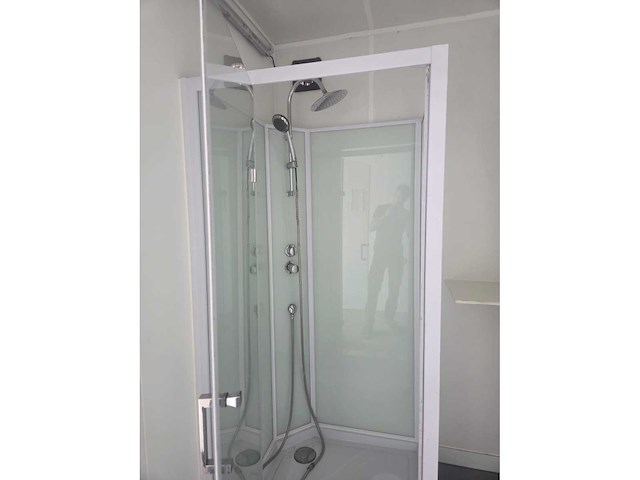 Sanitairunit highcube container 20ft. (4 douche units) - afbeelding 14 van  15