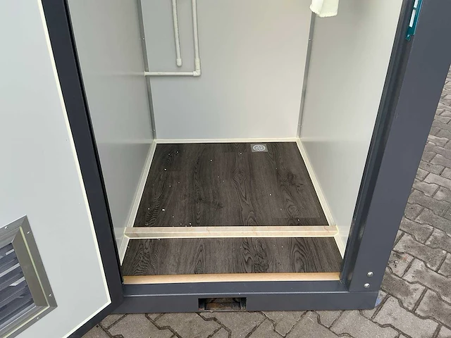 Sanitairunit met douche en wc - afbeelding 9 van  19