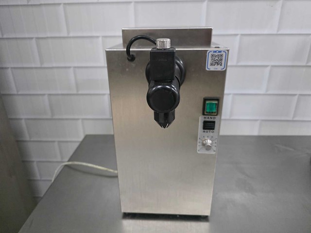 Sanomat - linovario - rvs slagroommachine - afbeelding 1 van  7