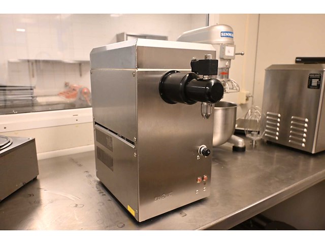 Sanomat euro plus s hand rvs slagroommachine - afbeelding 1 van  7
