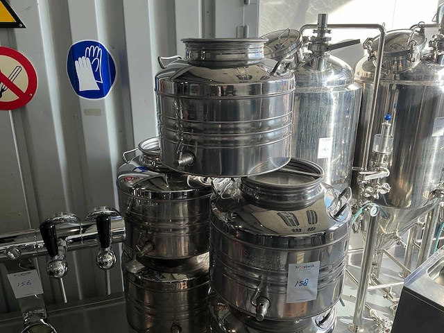 Sansone olijfolievat 25 liter (5x) voorzien van rvs aftapkraan - afbeelding 1 van  5