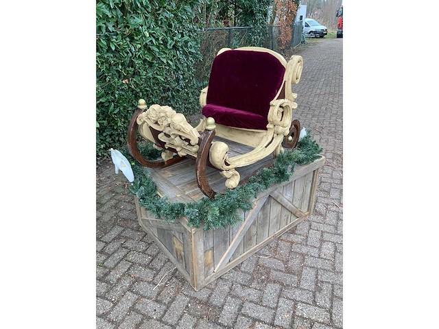 Santa claus sleigh - store decoration - afbeelding 1 van  5