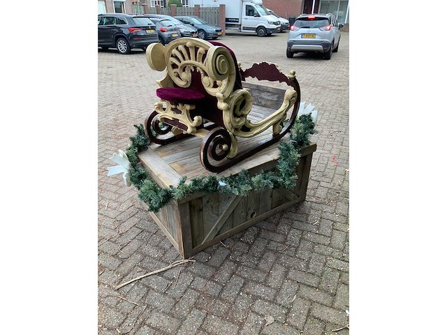 Santa claus sleigh - store decoration - afbeelding 3 van  5