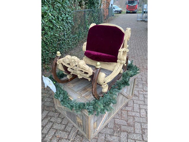Santa claus sleigh - store decoration - afbeelding 4 van  5