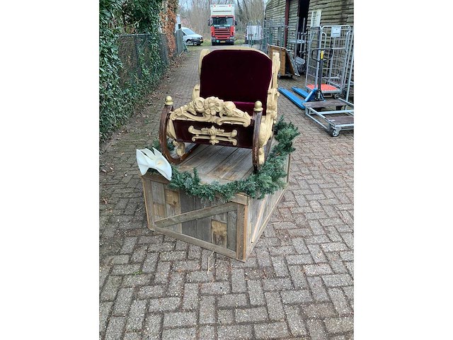 Santa claus sleigh - store decoration - afbeelding 5 van  5