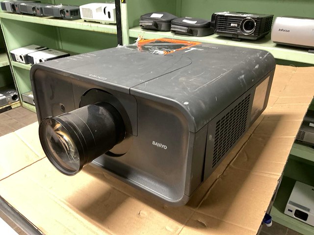 Sanyo plc-xp200l projector - afbeelding 3 van  7