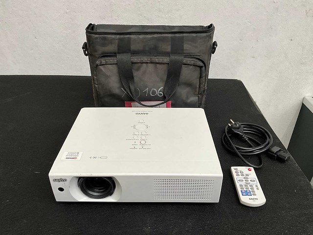 Sanyo plc-xu106 xga projector - afbeelding 1 van  5
