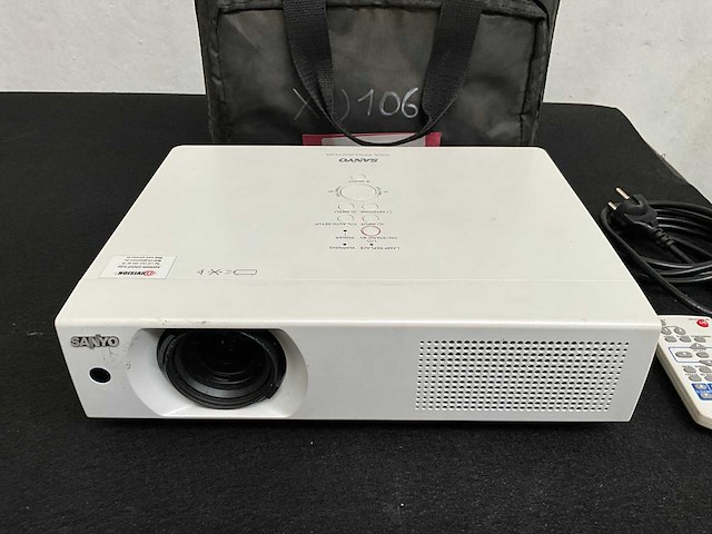 Sanyo plc-xu106 xga projector - afbeelding 2 van  5