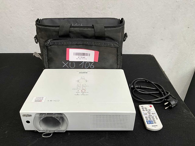Sanyo plc-xu106 xga projector - afbeelding 1 van  4